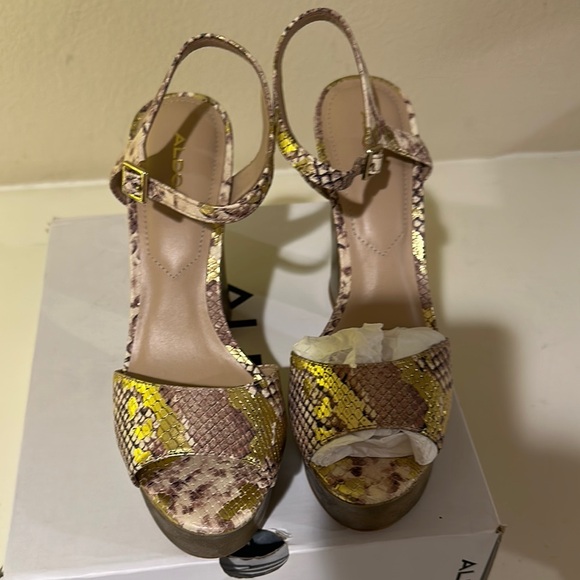 Stylish Women's Platform Sandals Brand New - Picture 7 of 7